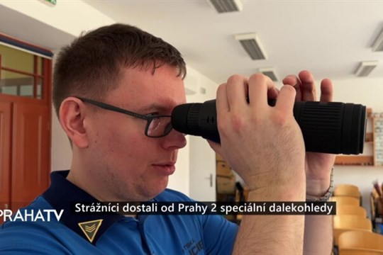 Strážníci dostali od Prahy 2 speciální dalekohledy