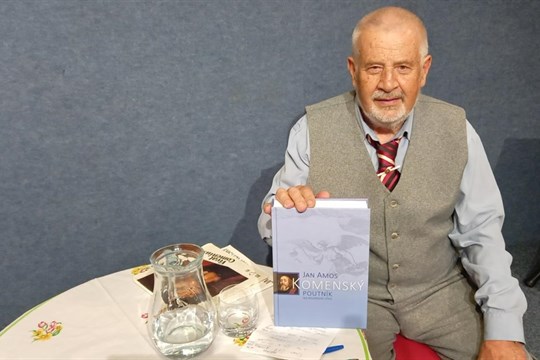 VIDEO: Nejrozsáhlejší knihu o Komenském v češtině za posledních sto let vydal historik z Plzně