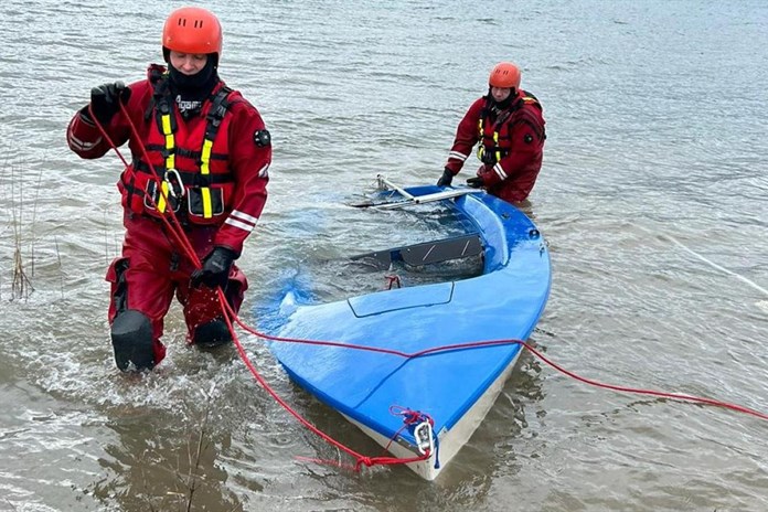 Hasiči zachraňovali posádku plachetnice na jezeře Medard na Sokolovsku!