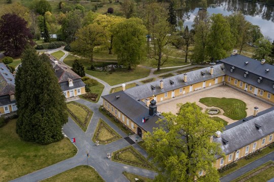 Na zámku Kozel u Plzně začali vybírat vstupné do parku, má pomoci s jeho údržbou