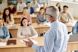 Karlovarský kraj vyhlašuje výběrová řízení na ředitele škol a školského zařízení