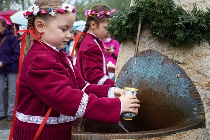 Otevírání pramenů zahájí koncert Anety Langerové. Přijede i továrník Baťa s prezidentem Masarykem