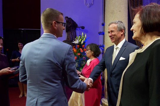 Oceněný pedagog Drahoslav Viktorýn se studenty včelaří i hraje hokej