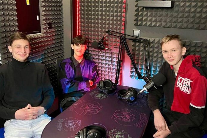 Gymázium Sokolov má nové podcastové studio