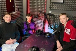 Gymázium Sokolov má nové podcastové studio