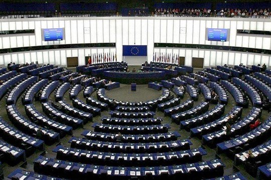 Evropský parlament vyzývá: Přijďtě k volbám. Je důležité chránit demokracii