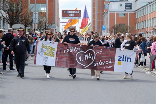 Prvomájové oslavy ve Zlíně přinesou tradiční průvod městem i program v zahradě Baťovy vily