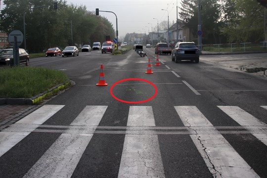 Policie hledá svědky dopravní nehody v Prštném, kde se srazil motocyklista s chodkyní