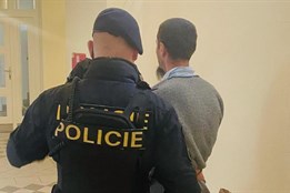 Muž obviněný z pobodání ženy v centru Plzně je ve vazbě