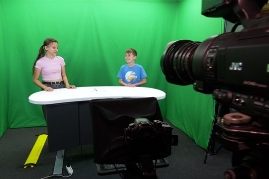 Uherskobrodská školní televize sbírala zkušenosti v televizi TVS