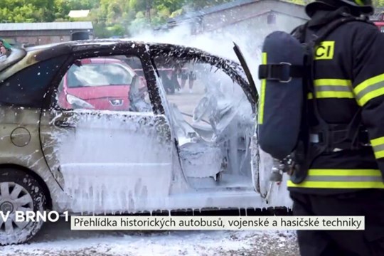 Přehlídka historických autobusů, vojenské a hasičské techniky