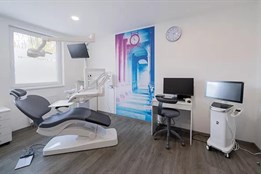 Získejte přirozeně krásný úsměv bez čekání! Klinika estetické stomatologie v Karlových Varech nabízí špičkové služby