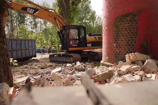 Frýdlant bourá zchátralé objekty u nemocnice