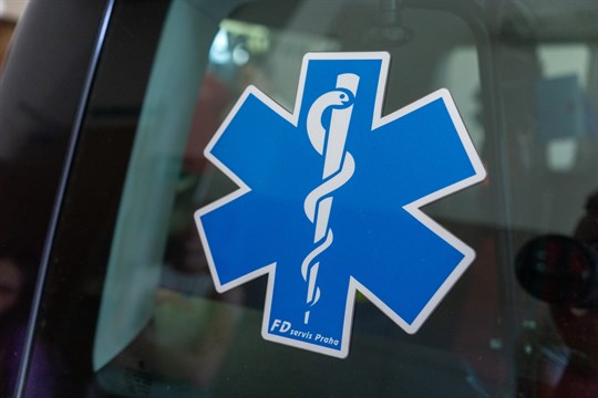 Řidič motorové čtyřkolky nezvládl řízení a narazil do stromu. Nešlo mu pomoci