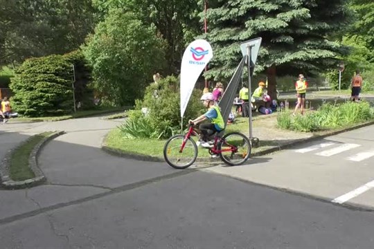 Mladí cyklisté ověřili své znalosti na dopravním hřišti