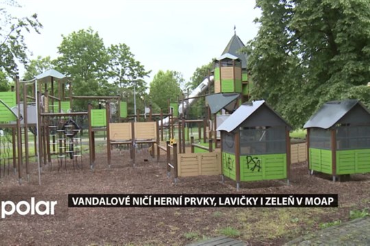 Centrum Ostravy trápí vandalové. Ničí herní prvky, lavičky i zeleň