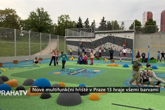 Nové multifunkční hřiště v Praze 13 hraje všemi barvami