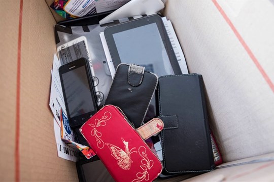Školáci sbírají staré mobilní telefony, vítěz vyhraje iPhone