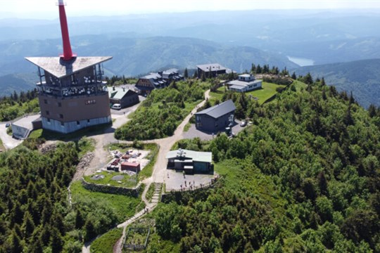 Královna Beskyd Lysá hora se lidem v sobotu pokoušela o život, pěti museli pomoci záchranáři