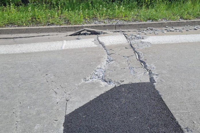 Silné deště poničily dálnici u Plzně