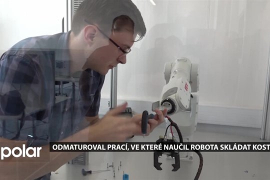 Odmaturoval prací, ve které naučil robota skládat Rubikovu kostku