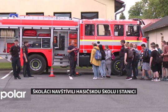 Školáci poznávali práci hasičů. Navštívili hasičskou školu i stanici ve Frýdku-Místku