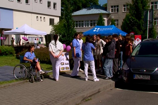Na pět stovek školáků navštívilo devátý ročník Dne s nemocnicí