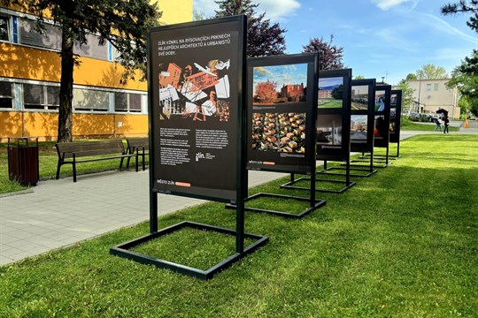 Unikátní architekturu Zlína obdivují v Brně