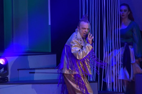 Slovácké divadlo uvedlo světovou premiéru hudební komedie Zapeklitě!
