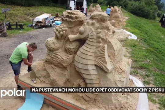 Na Pustevnách mohou lidé opět obdivovat sochy z písku, tentokrát zobrazují mořský svět