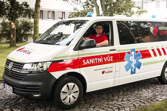 Šumperská nemocnice má nové sanitky. Ročně najezdí až milion kilometrů