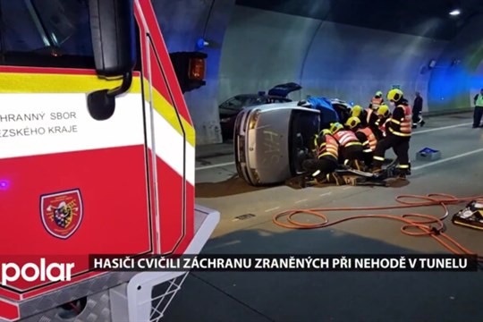 Hasiči cvičili záchranu zraněných při autonehodě v Klimkovickém tunelu