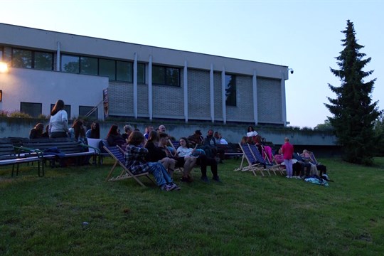 Letní kino ve Smetanových sadech nabízí program do konce prázdnin