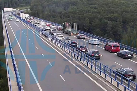 Nehoda nákladních automobilů zastavila provoz na tahu mezi Ostravou a Opavou