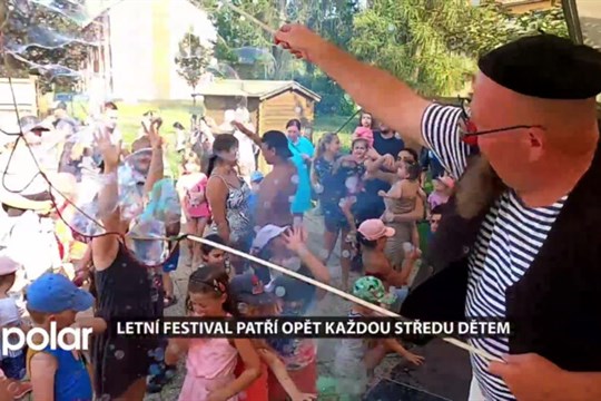 Každou středu patří odpolední program dětem. Letos začal Letní festival bublinami