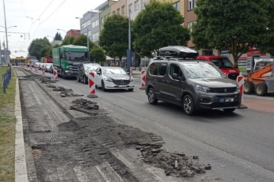 Kolony v centru Zlína potrápí řidiče ještě měsíc. V pátek se silničáři přesunou na křižovatku ulic Gahurova a Březnická