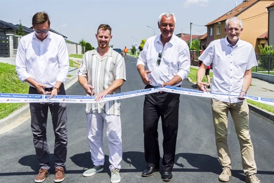 Řidiči už projedou po nové silnici ze Seloutek do Domamyslic