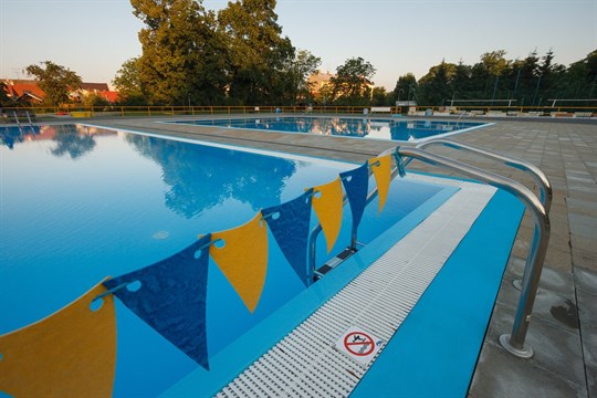 Kroměřížští strážníci museli z koupaliště vykázat trojici neukázněných návštěvníků