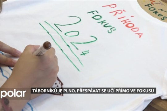 Táborníků je plno, přespávat se učí přímo pod střechou Fokusu