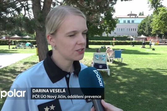 Policisté vyrazili s preventivním varováním na novojičínský bazén