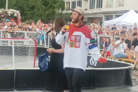 V centru Havířova se hrál hokej s Davidem Pastrňákem