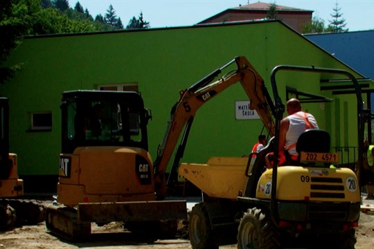 Práce na opravách MŠ Rokytnice pokračují