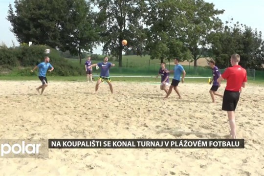 Na koupališti se konal první turnaj v plážovém fotbalu