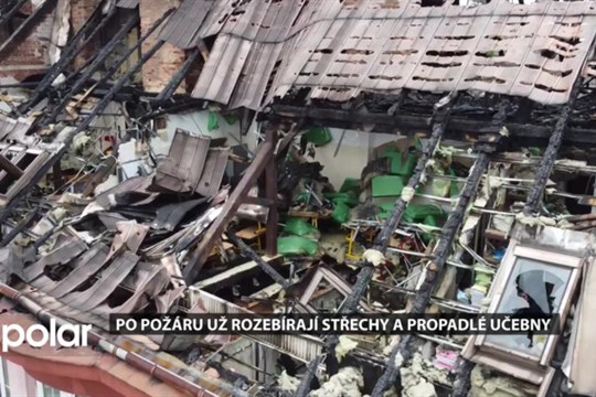 Na českotěšínských vyhořelých školách se už rozebírají střechy a propadlé učebny