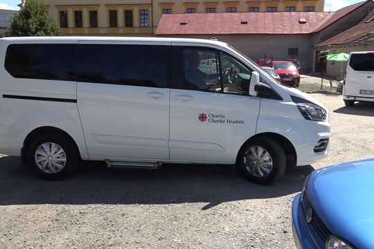 Charita získala dva nové elektromobily
