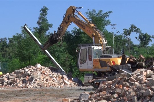 Demolice torza tenisové haly by měla být hotová do konce prázdnin