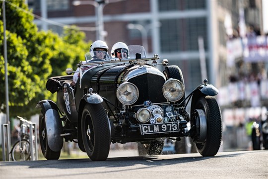 Na start „barumkové“ Bugatti Grand Prix se postaví i patnáctinásobný mistr světa Agostini