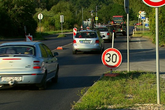 Kolony a zdržení. Opravy až do konce léta omezí řidiče na Vsetínsku