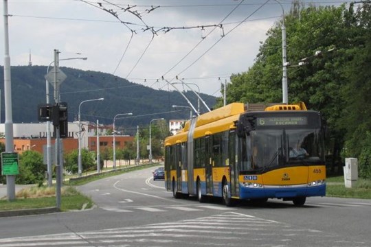 Časovou jízdenku na MHD ve Zlíně a Otrokovicích si od zítřka můžete koupit online