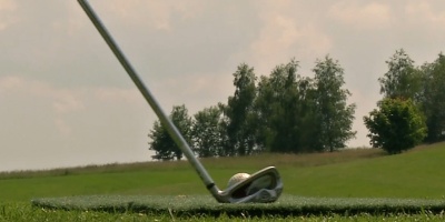 VIDEO: Hokejku vyměnili za golfovou hůl